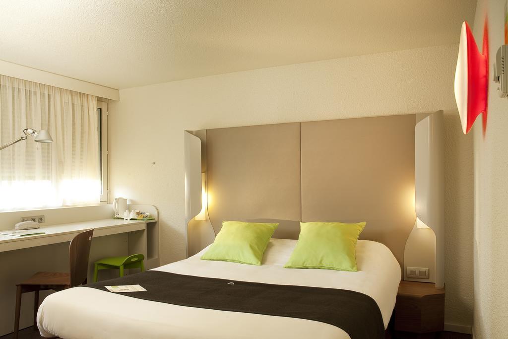 Hotel Campanile Arles Exterior foto
