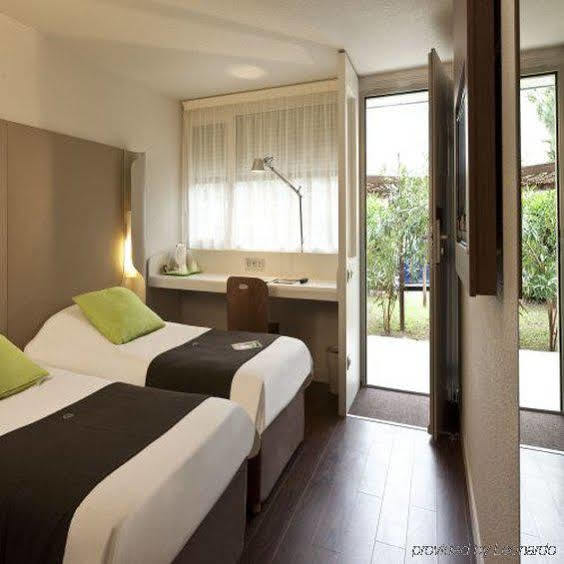Hotel Campanile Arles Exterior foto