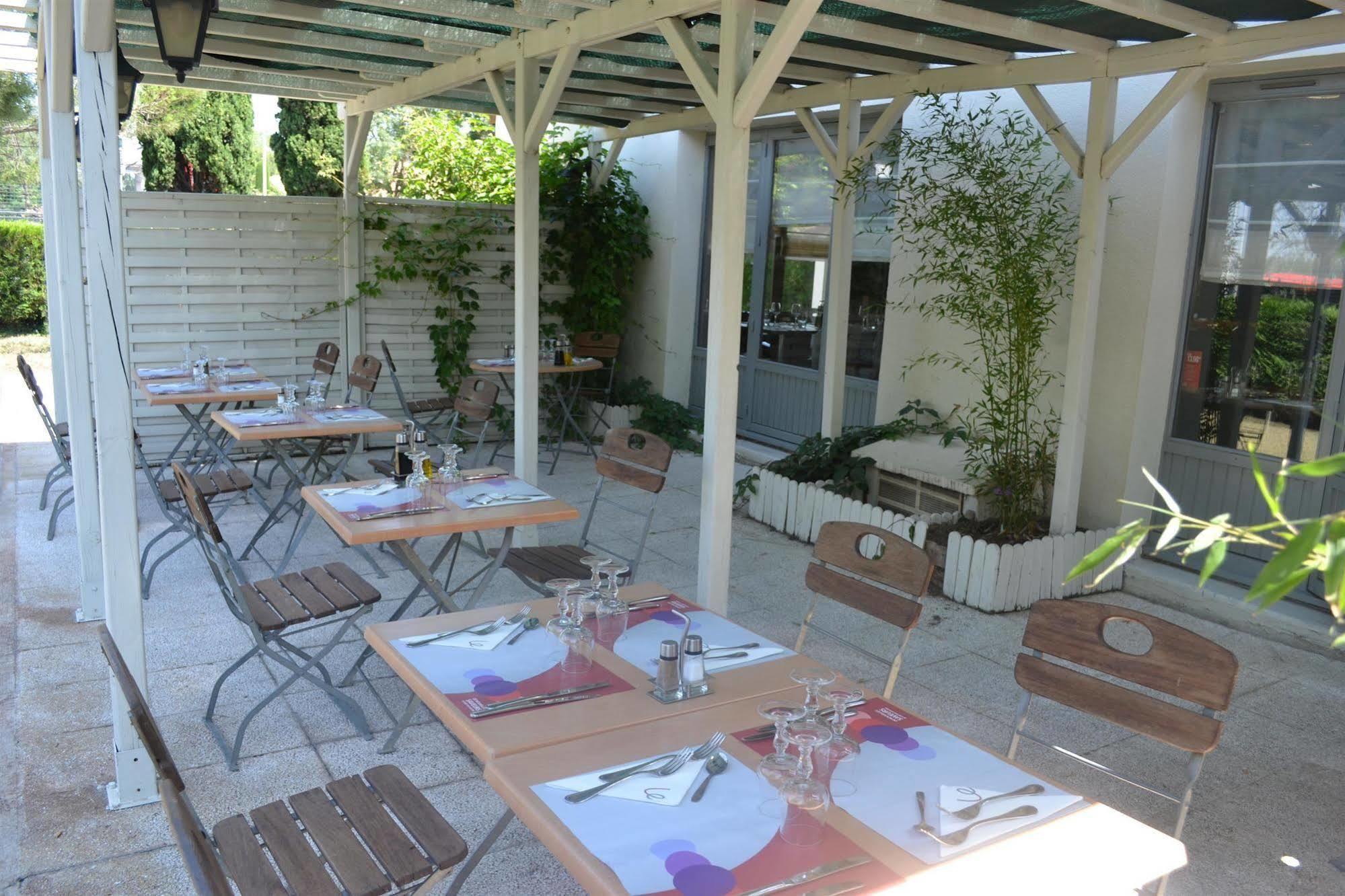 Hotel Campanile Arles Exterior foto